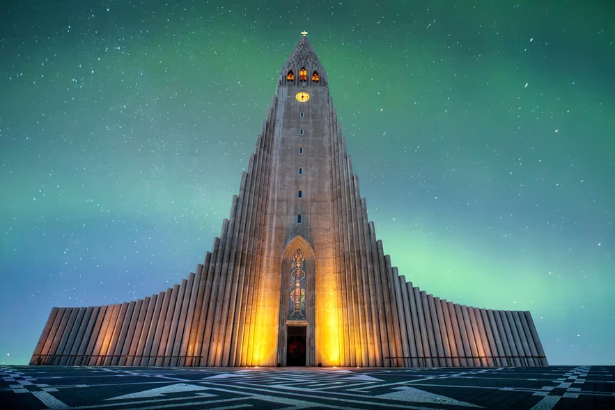 Hallgrimskirkja church with Northern Lights in Reykjavik
